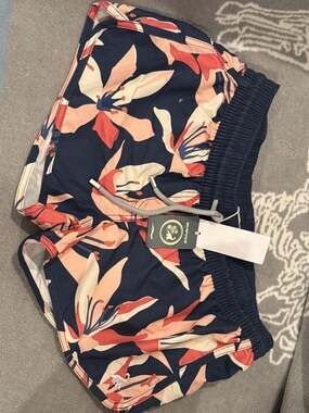 SURFCUZ Women's Floral Beach Shorts Size L